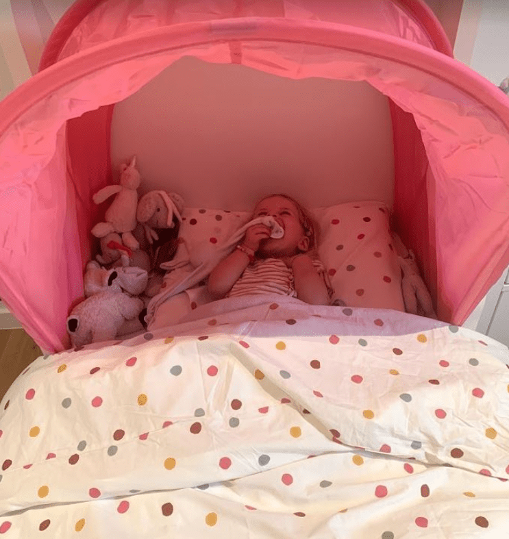 Article de blog sur la transition d'un lit bébé à un grand lit, écrit par un coach du sommeil