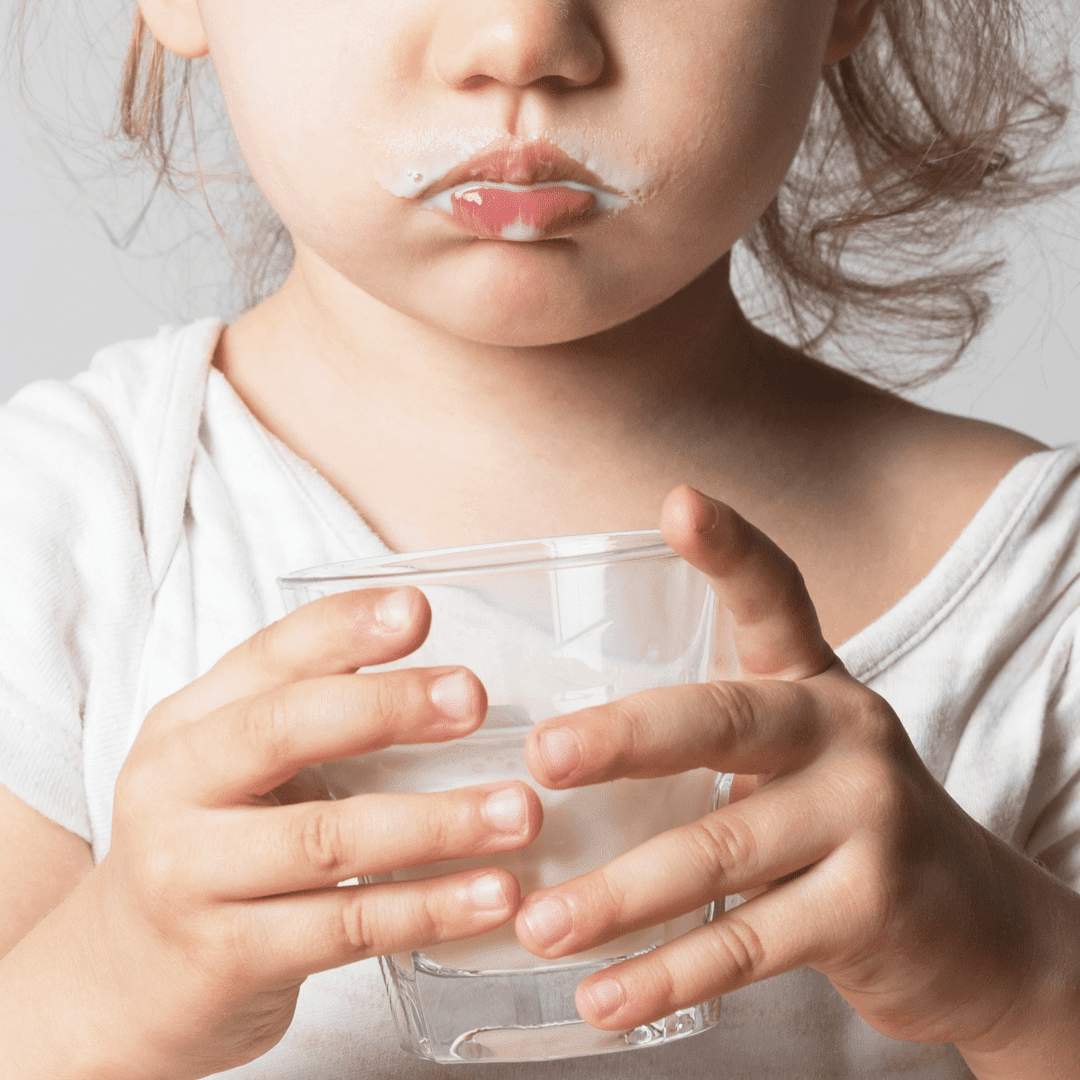 kinderdiëtist legt uit of je beter kiest voor groeimelk of koemelk voor je peuter