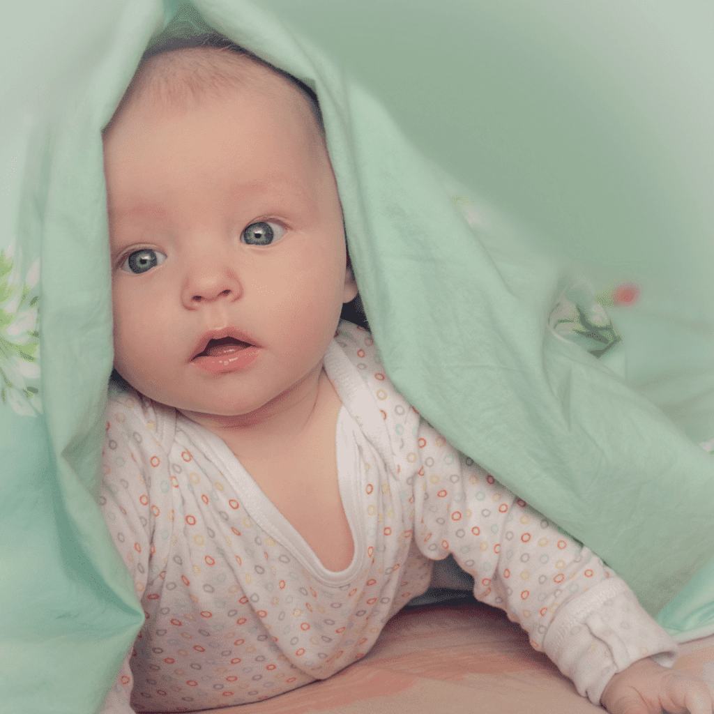vermijd het gebruik van een dekentjes bij kindjes tot en met 12 maanden en liever nog tot en met de leeftijd van 2,5-3 jaar