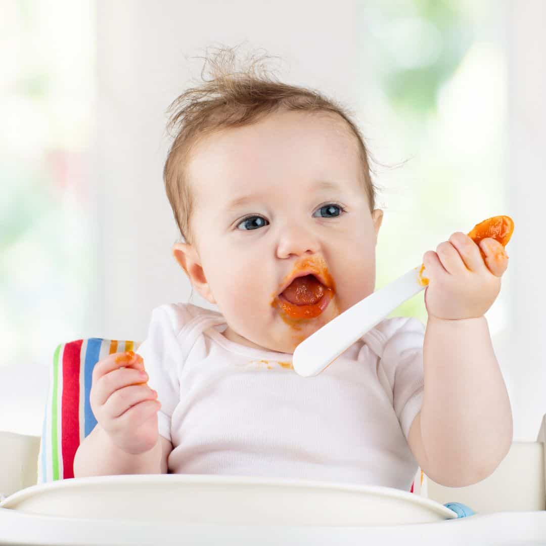Eerste hapjes baby: papjes of stukjes? Zo kies je wat past bij jouw kind