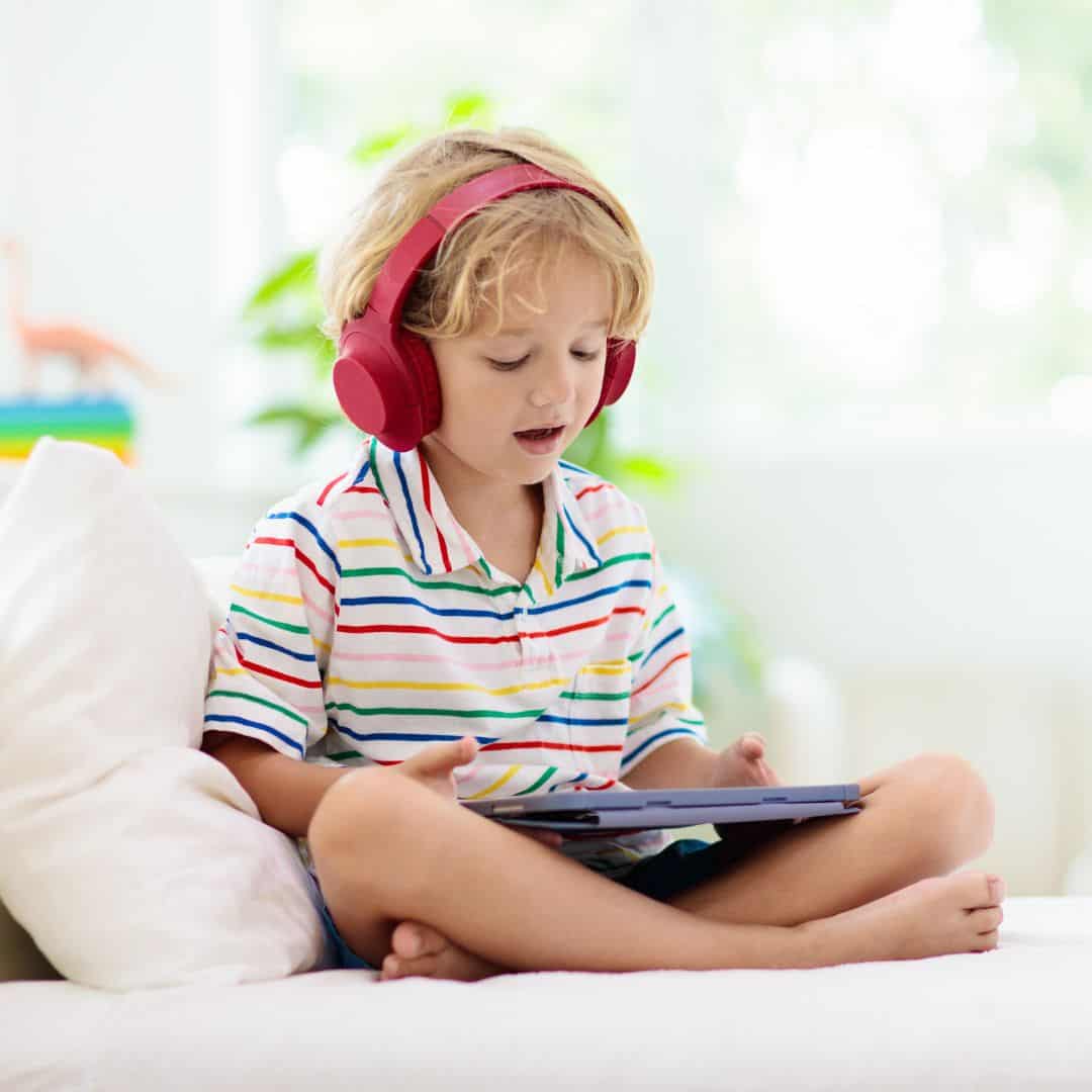 Schermtijd bij kleuters: haalbare tips om tablets en tv gezond in te zetten